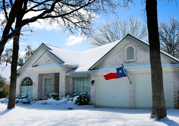 snowing in texas