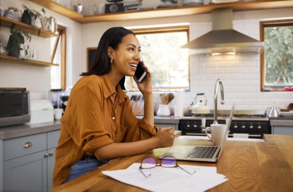 Freelancer working in kitchen.