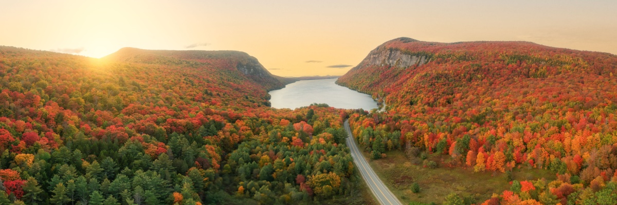 Lake Willoughby fall foliage in vermont