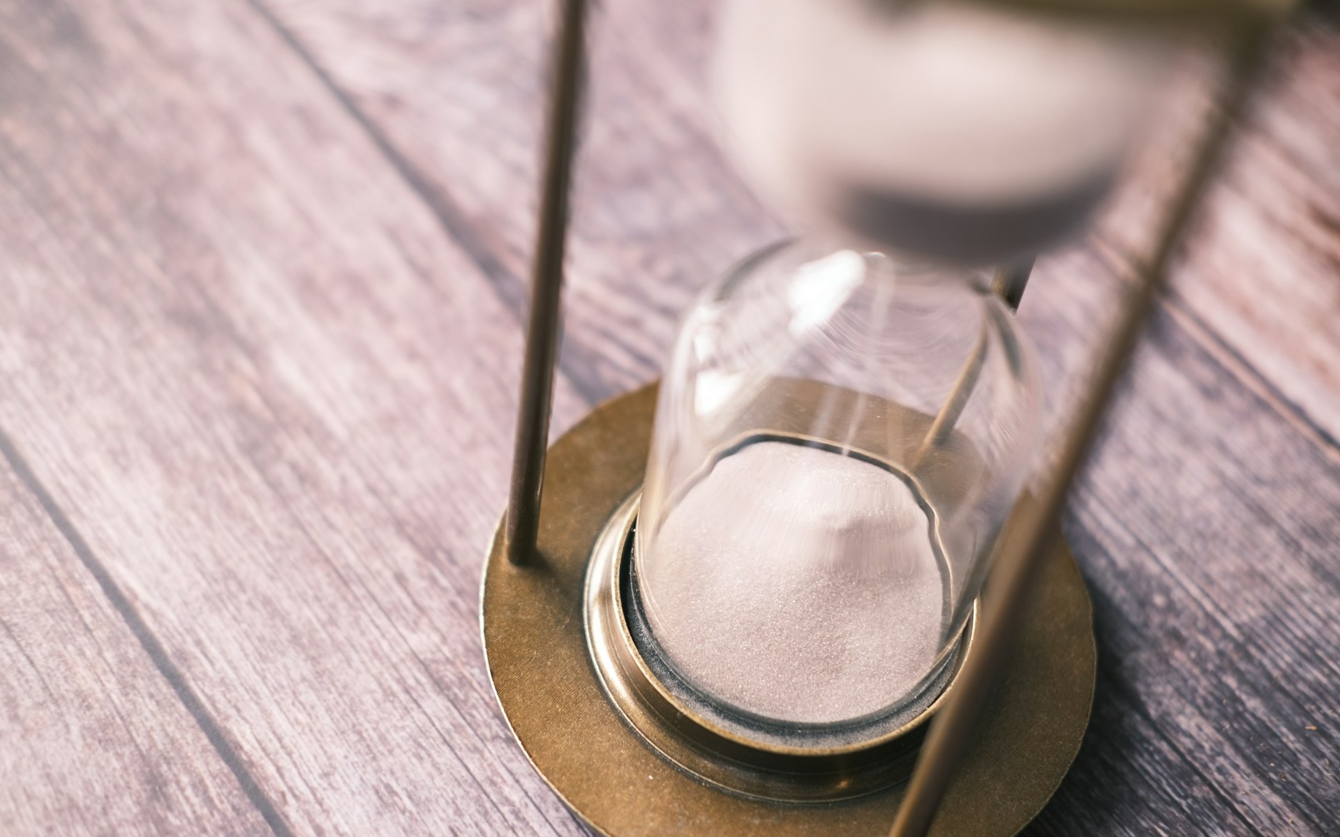 hourglass depicting tax deadline